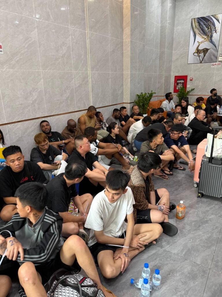 金边警方突袭公寓：捣毁电诈与毒品据点，逮捕55人-博彩白嫖网-白嫖社区-白嫖论坛